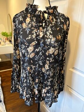 🌷Papillon Pleated Floral Tie Neck Blouse XL 3/$30